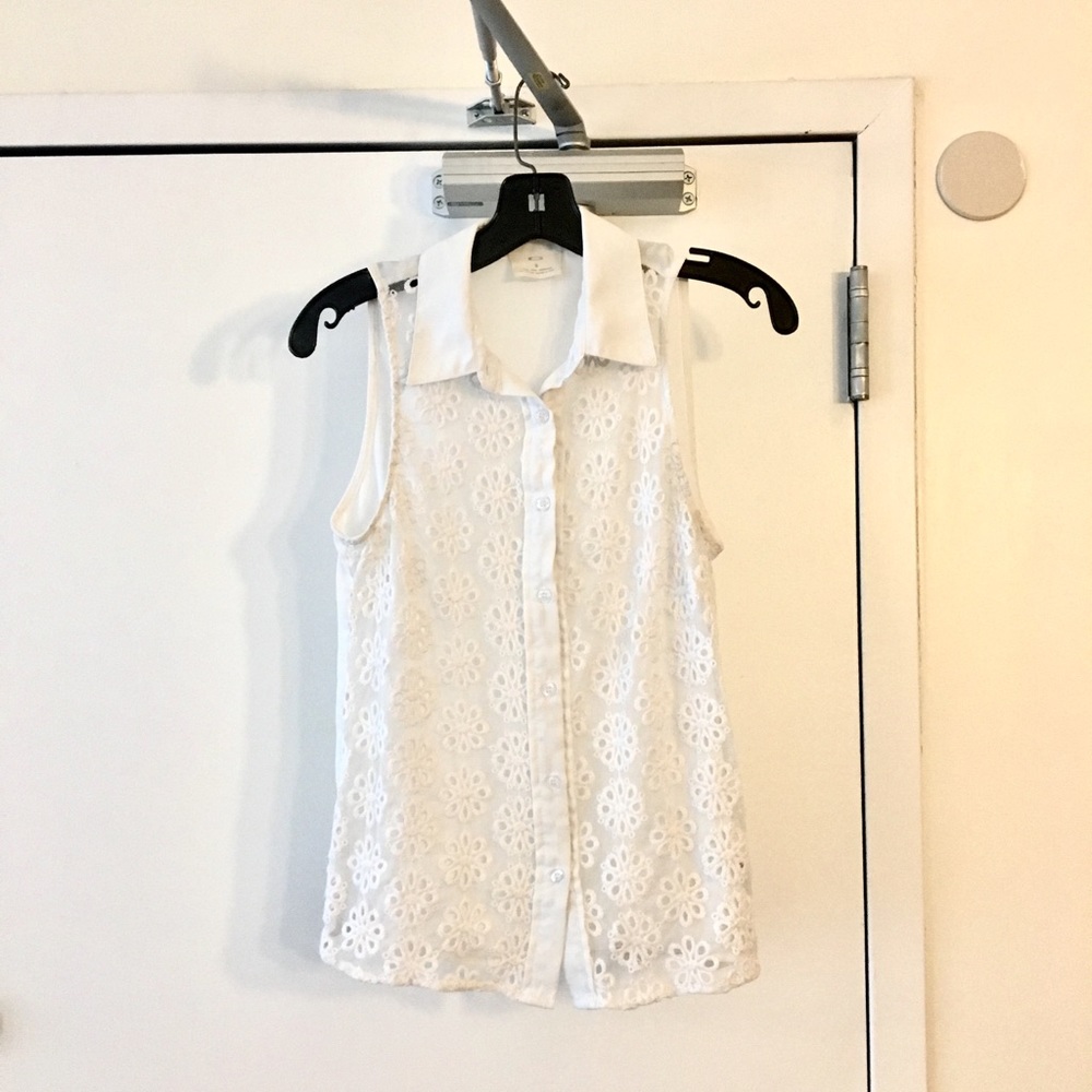 Feminine lace and collared tank (S)